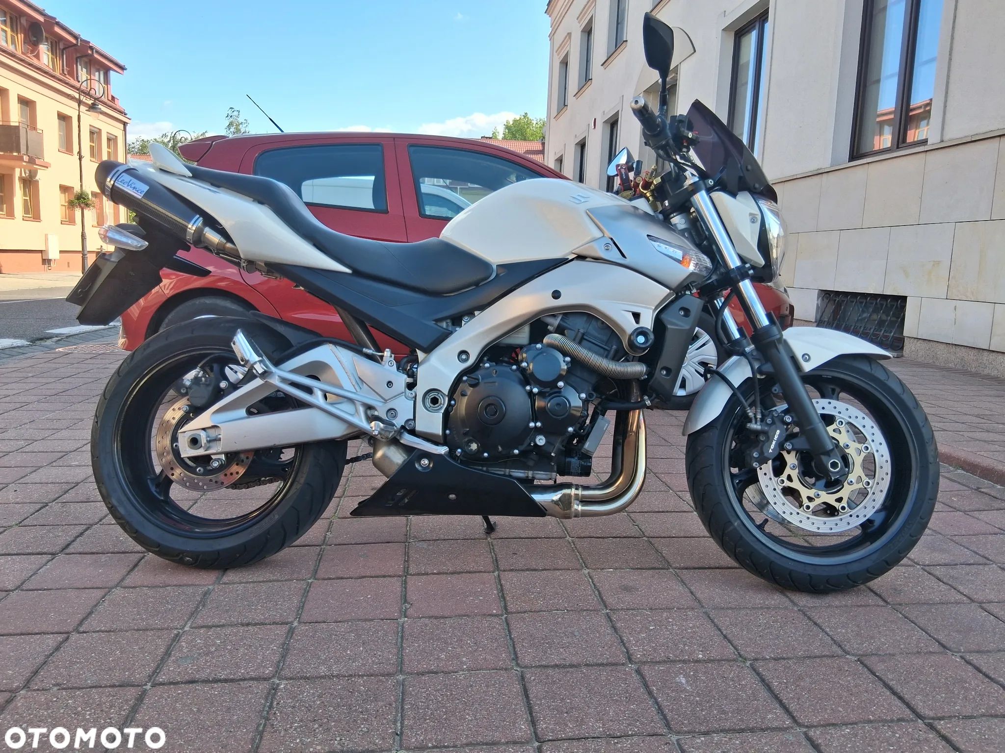 Suzuki GSR - 1