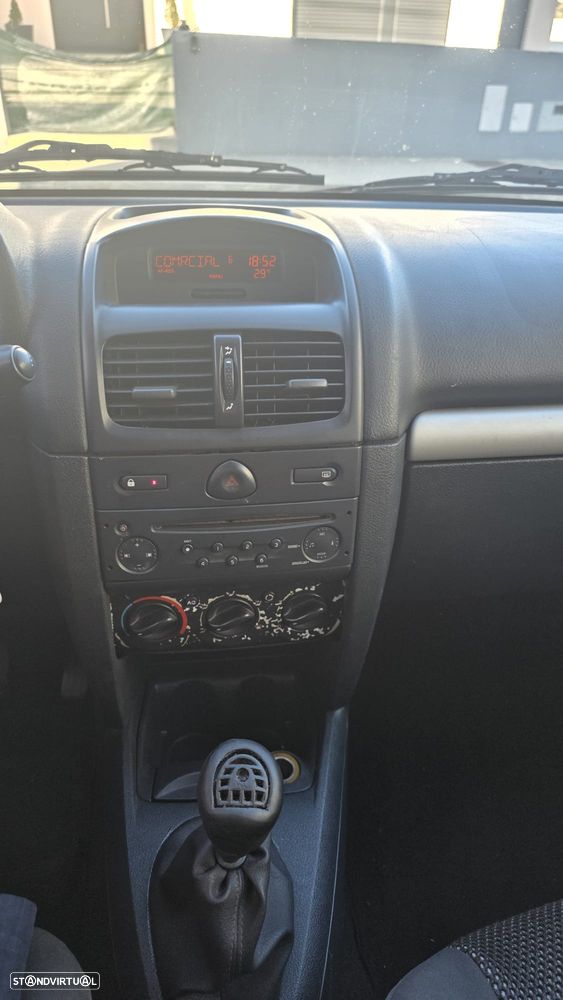 Renault Clio 1.2 16V SE Extreme - 21