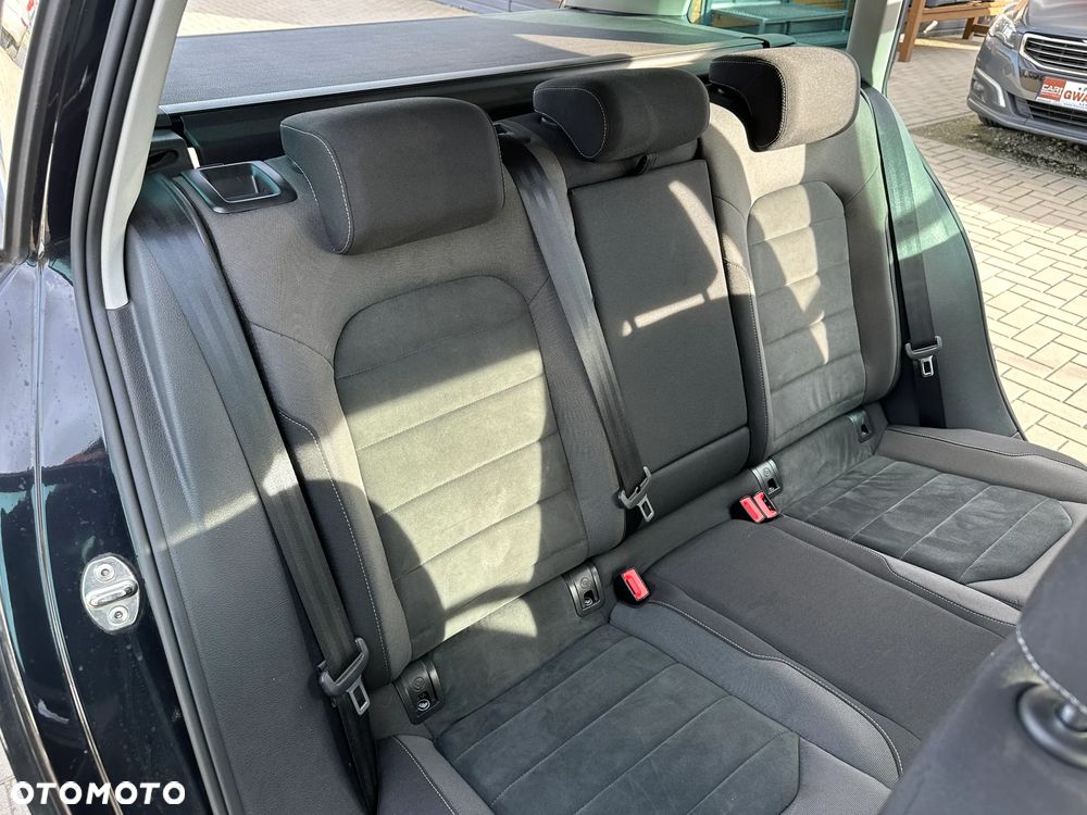 Volkswagen Golf - 23