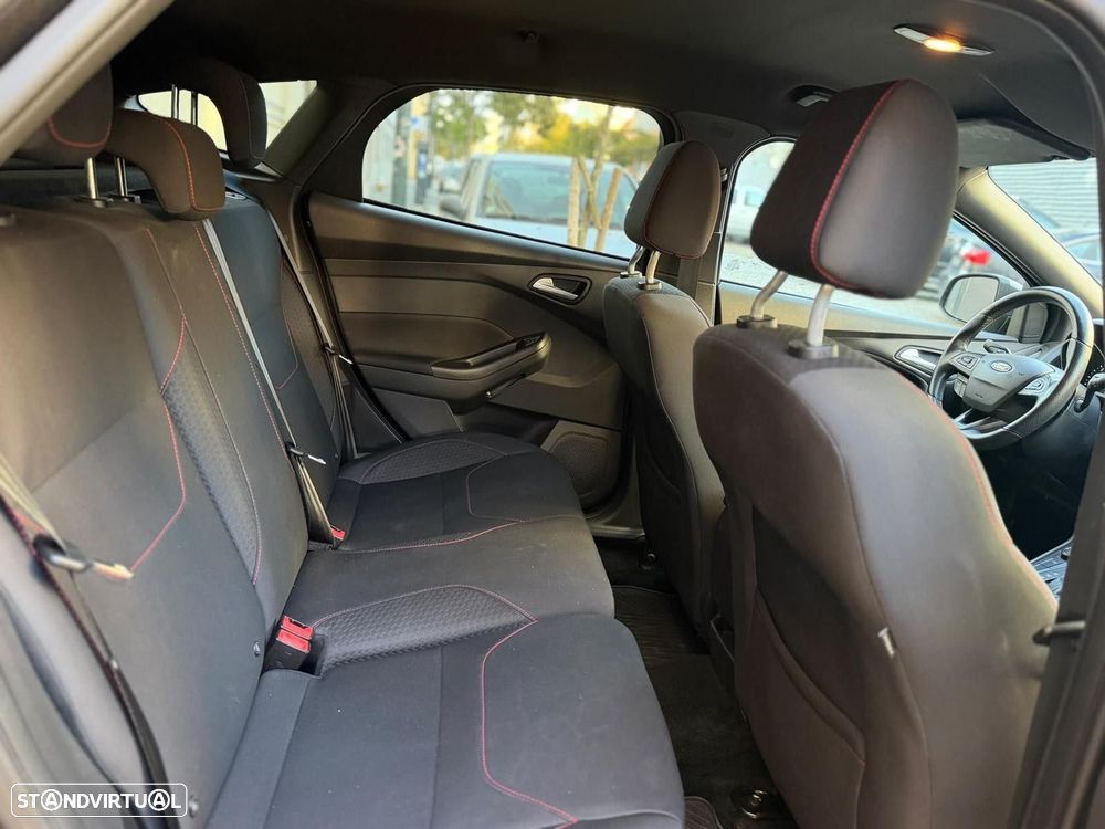 Ford Focus 1.5 TDCi EcoBlue ST-Line Aut. - 21