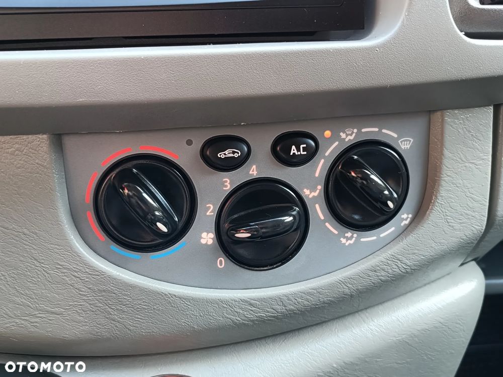 Opel Vivaro - 18