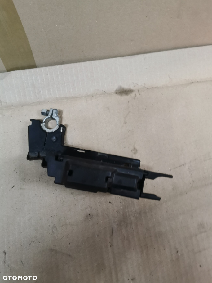 Vw Touareg III klema akumulatora 4M6915459A - 3