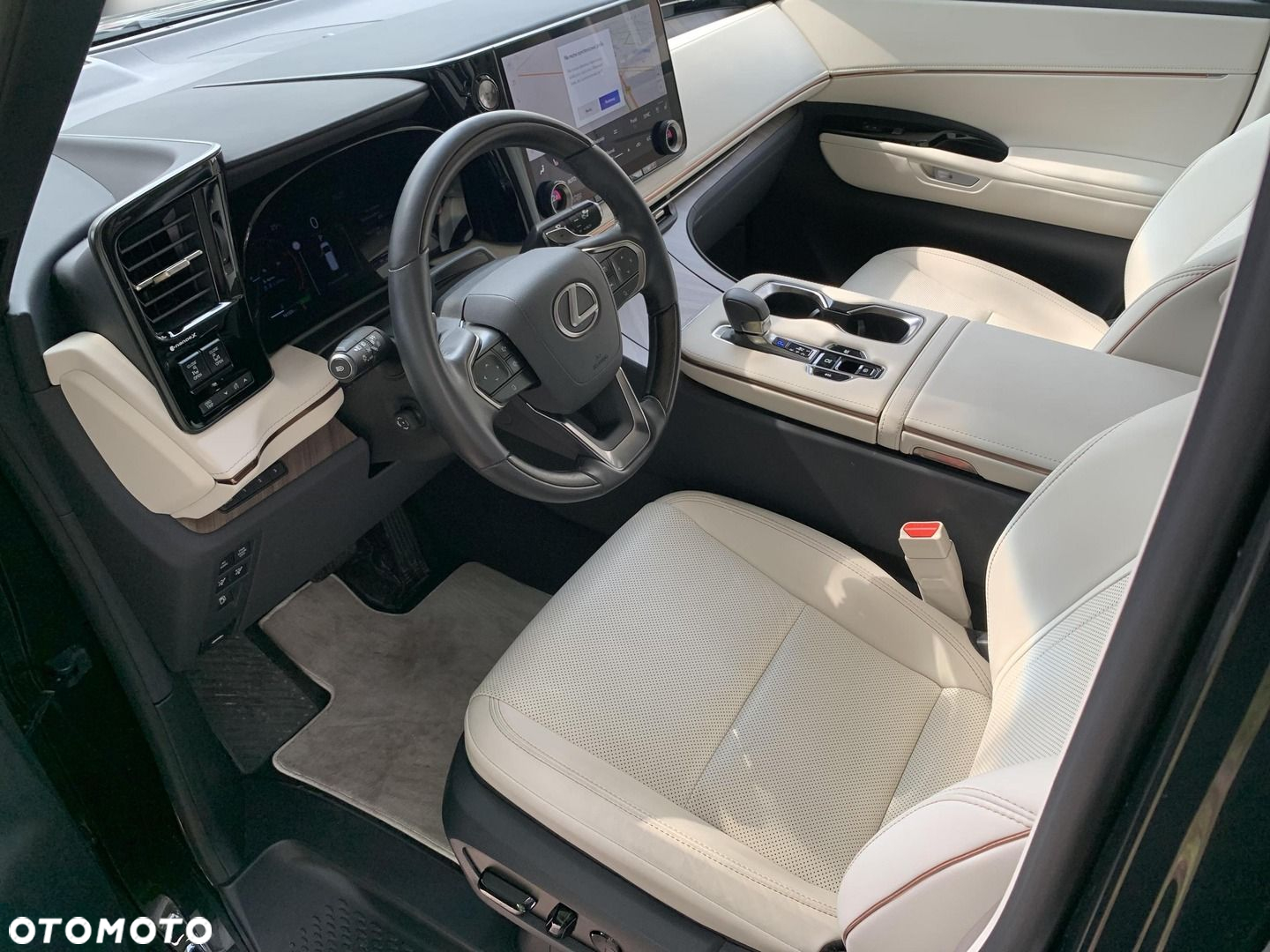 Lexus LM - 14
