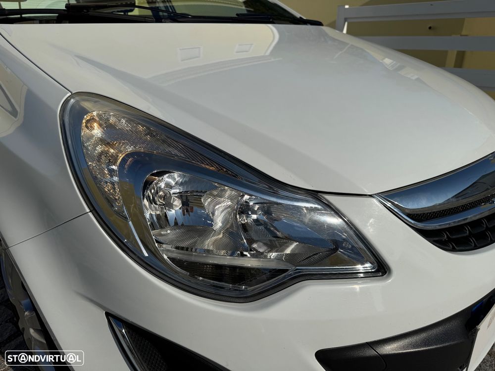 Opel Corsa 1.2 Cosmo - 23