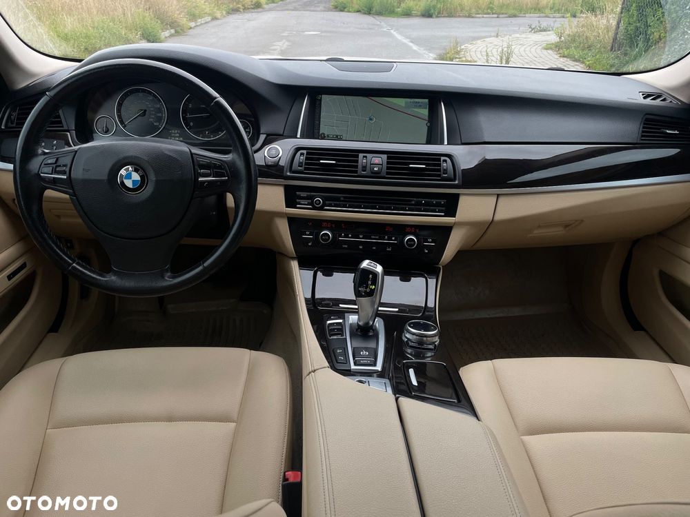BMW Seria 5 528i xDrive Luxury Line - 12