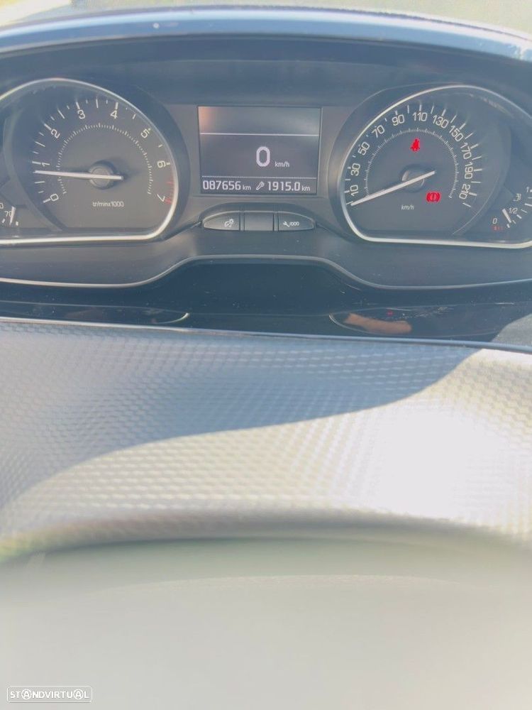 Peugeot 2008 1.2 PureTech Style - 16