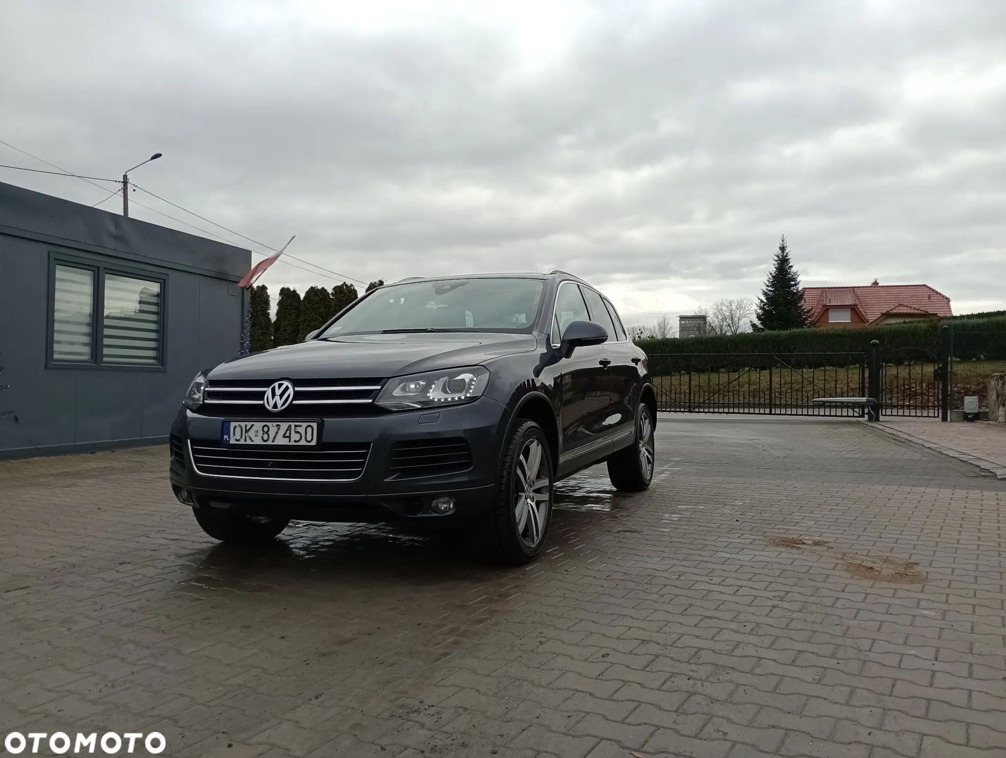 Volkswagen Touareg - 1