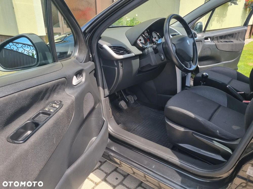 Peugeot 207 1.4 Presence Grand Prix - 23