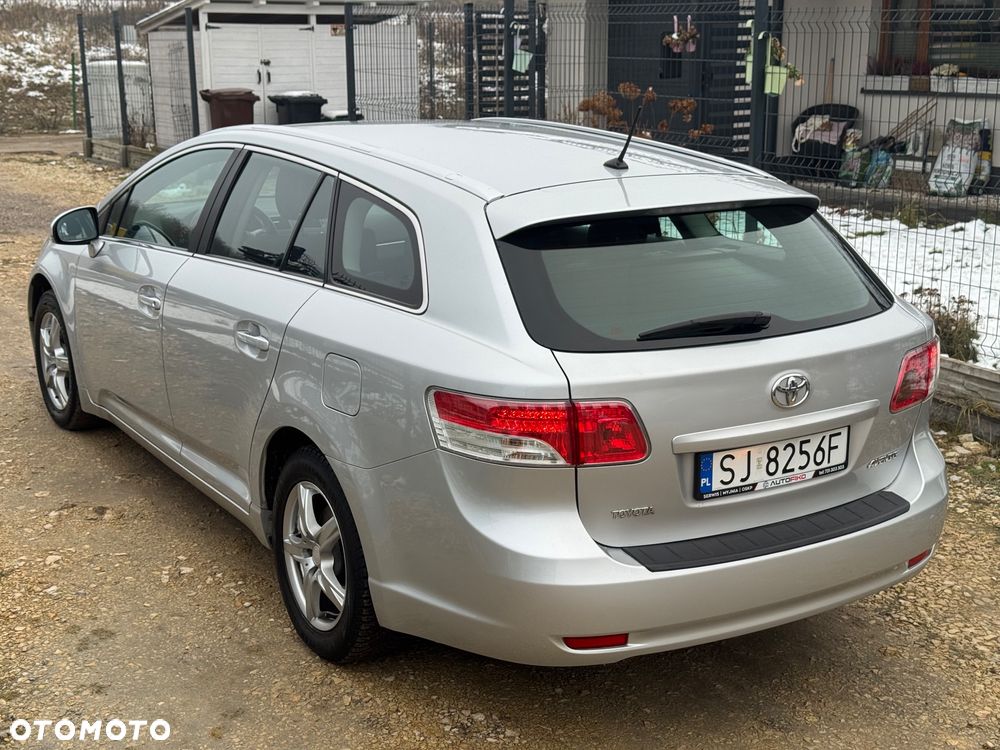 Toyota Avensis 1.6 Comfort - 8