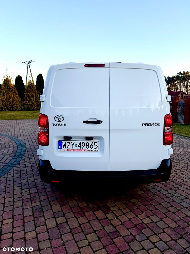 Toyota ProAse - 12