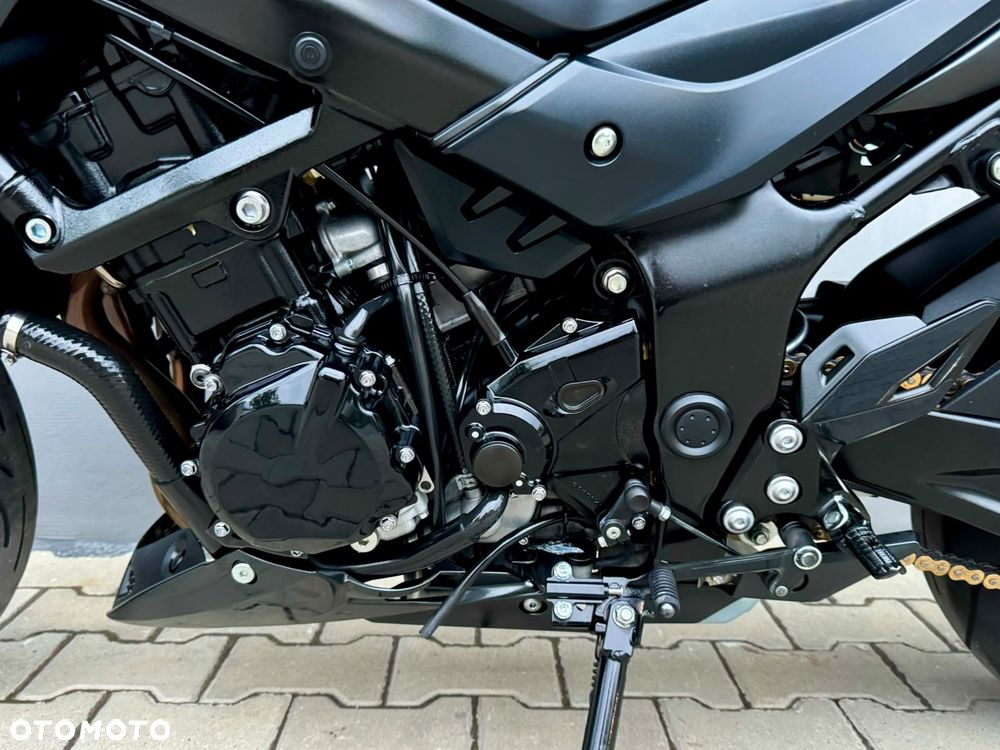 Suzuki GSX - 14