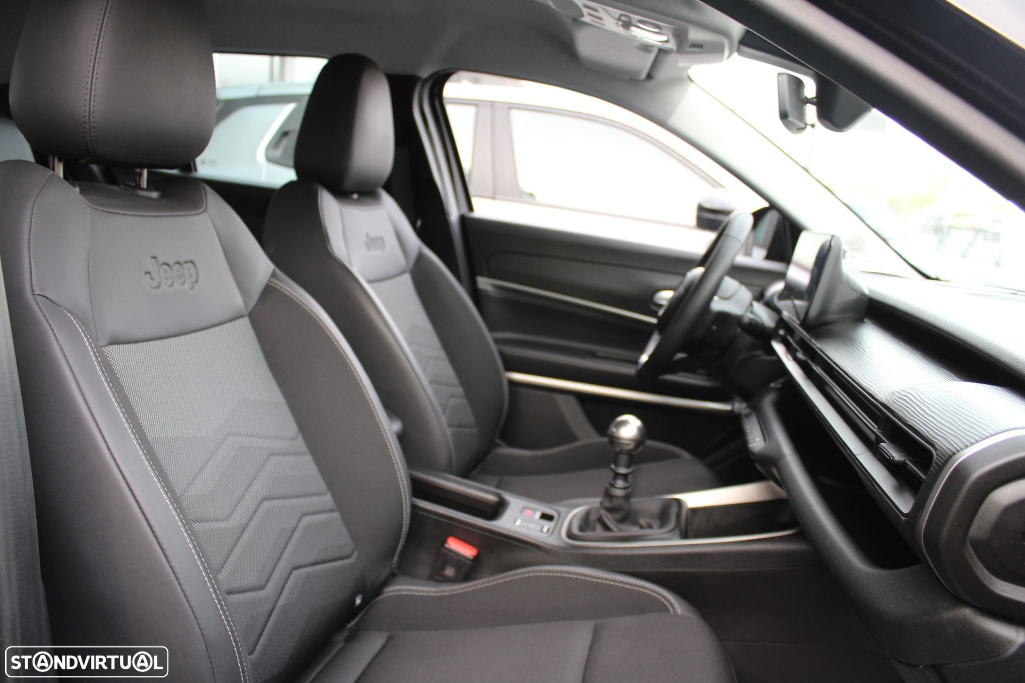 Jeep Avenger 1.2 GSE T3 Altitude - 13