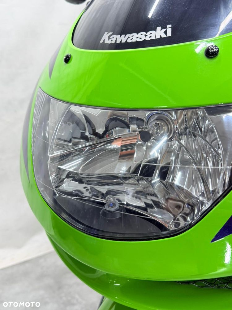 Kawasaki ZXR - 27