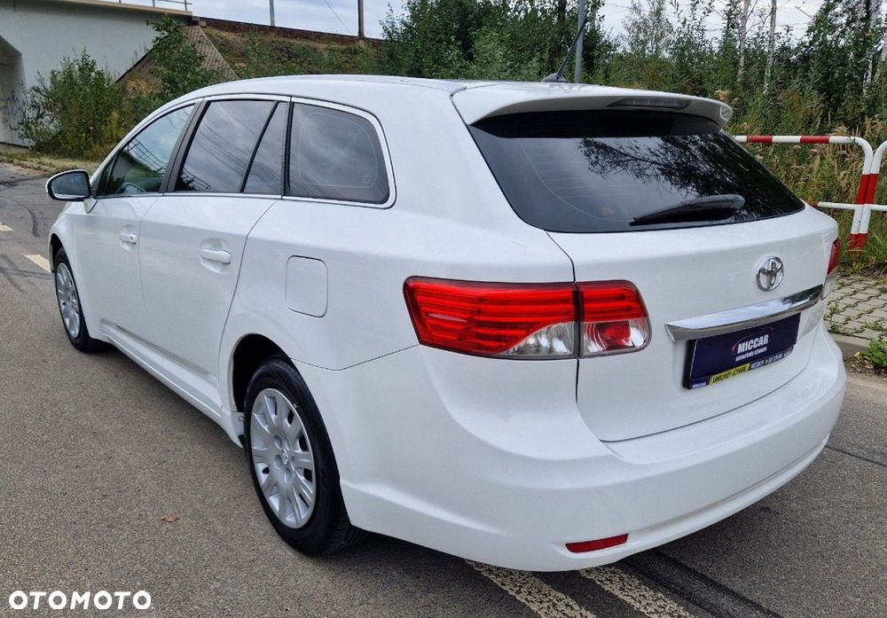 Toyota Avensis Combi 1.8 Business Edition - 6