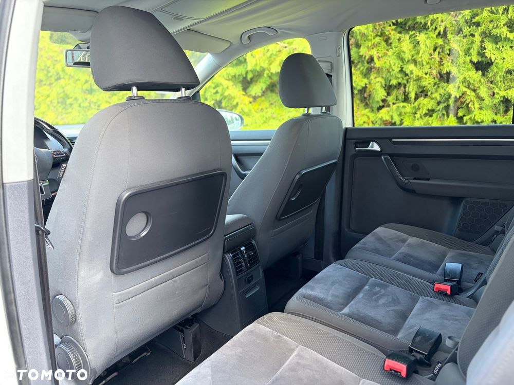 Volkswagen Touran - 15