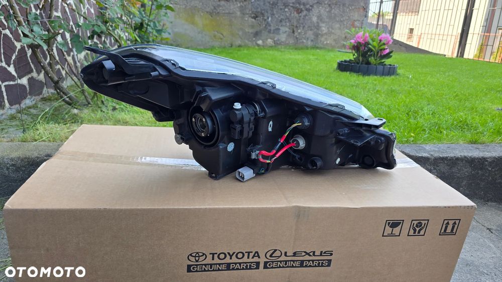 Yaris III Lift 14-17 Lampa Przednia Prawa Soczewka Nieklejona Oryginał - 4