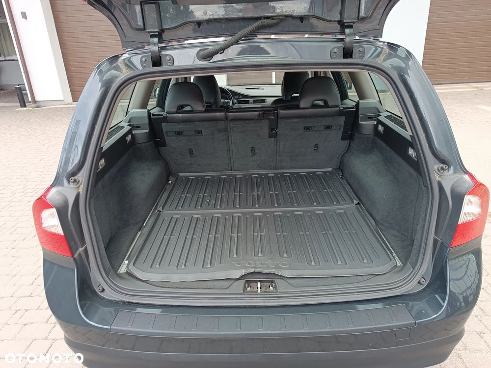 Volvo V70 2.4D Momentum - 8