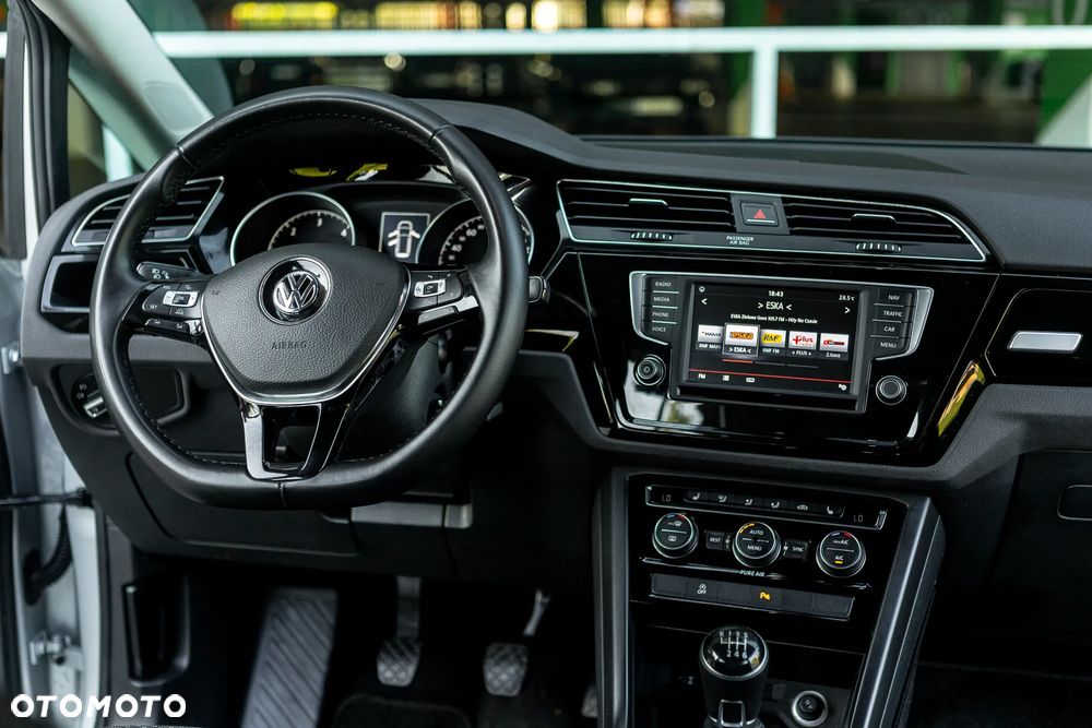 Volkswagen Touran - 21