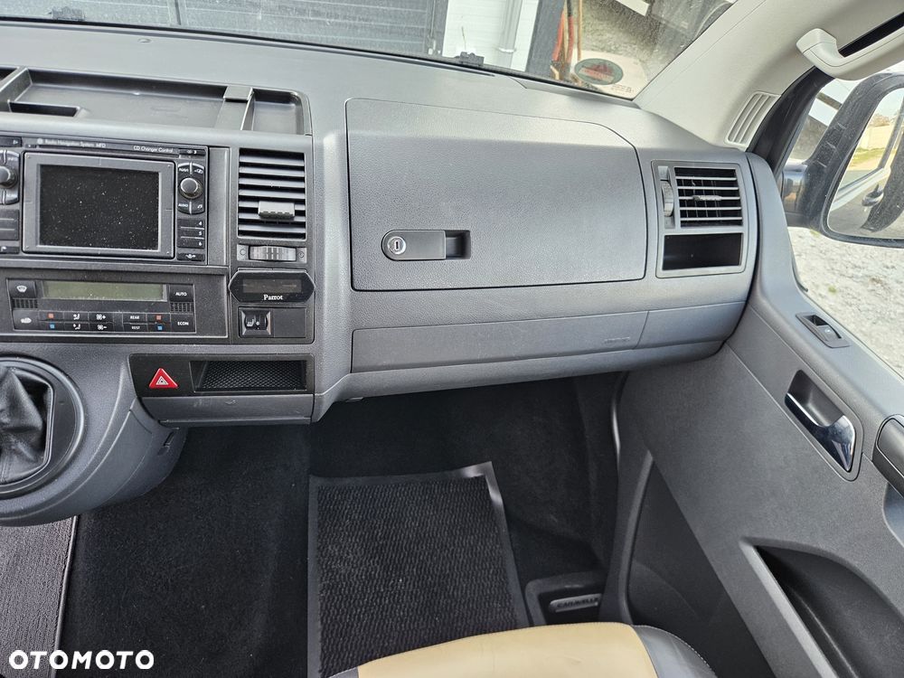 Volkswagen Caravelle - 36