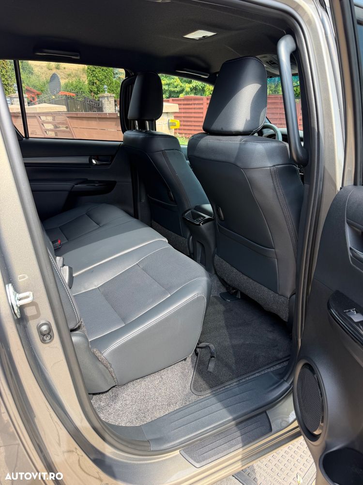Toyota Hilux 2.8D MHEV Double Cab 6AT AWD Invincible - 18
