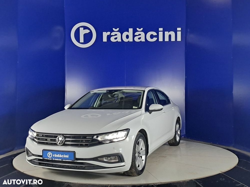 Volkswagen Passat - 1