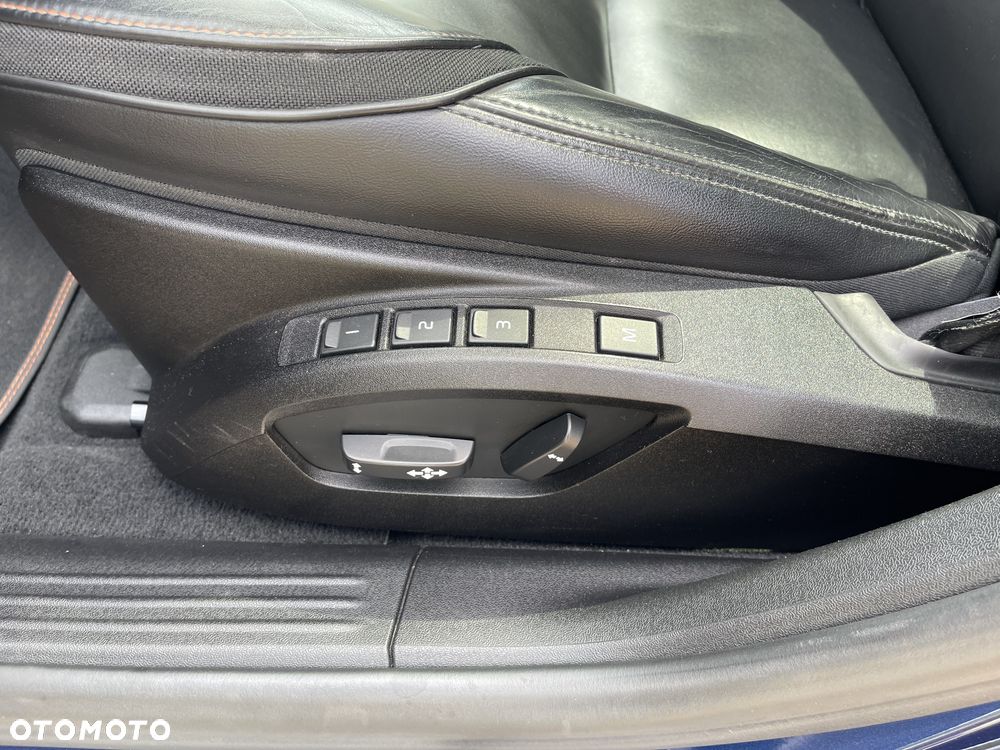 Volvo V40 D4 Drive-E Ocean Race - 23