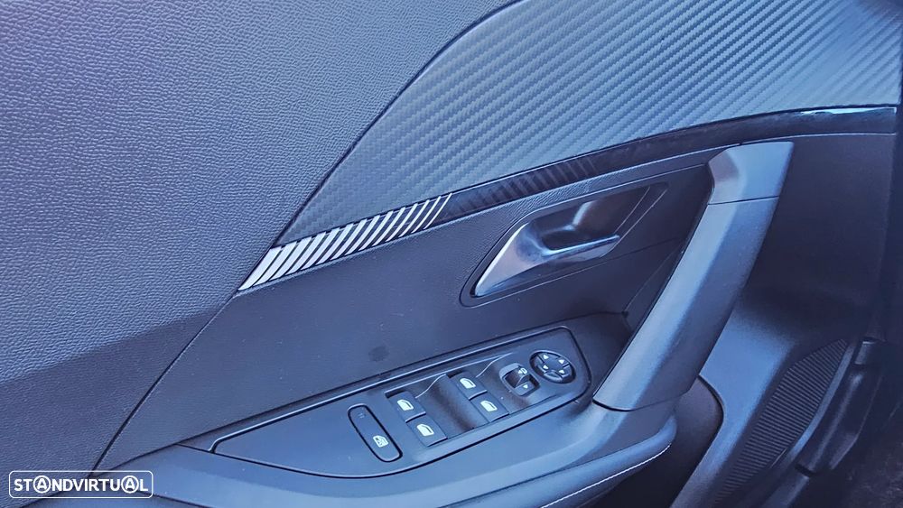 Peugeot 2008 Hybrid 145 e-DSC Allure - 30