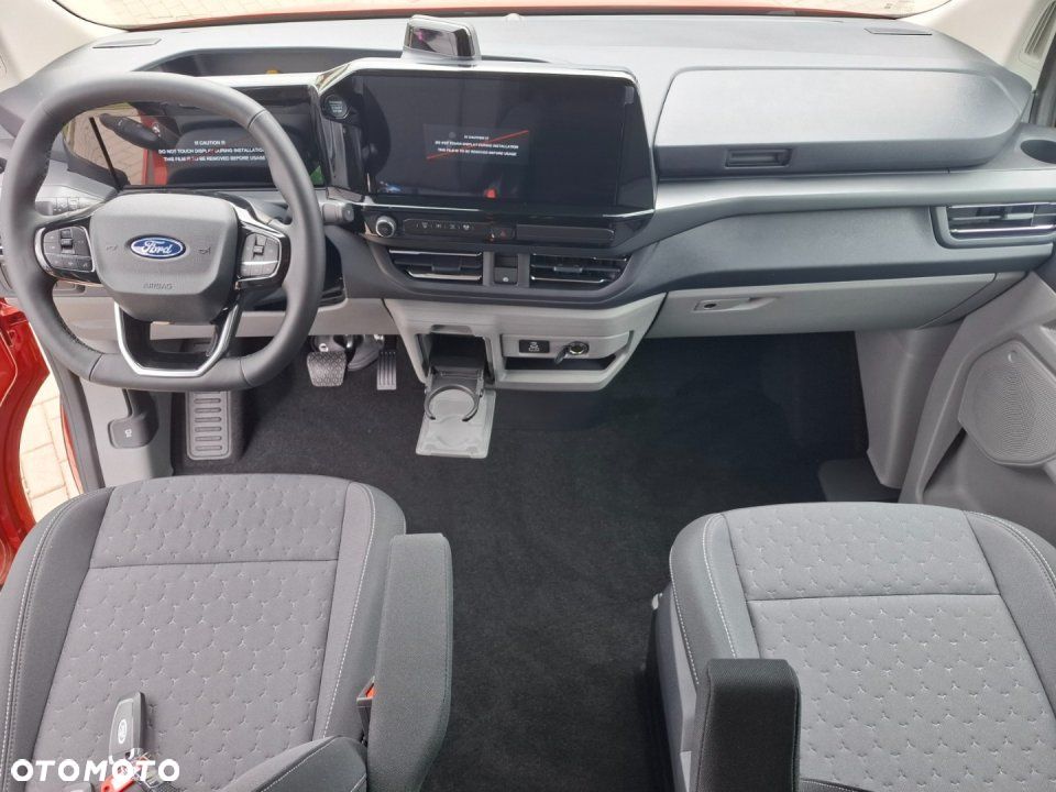 Ford Tourneo Custom - 13