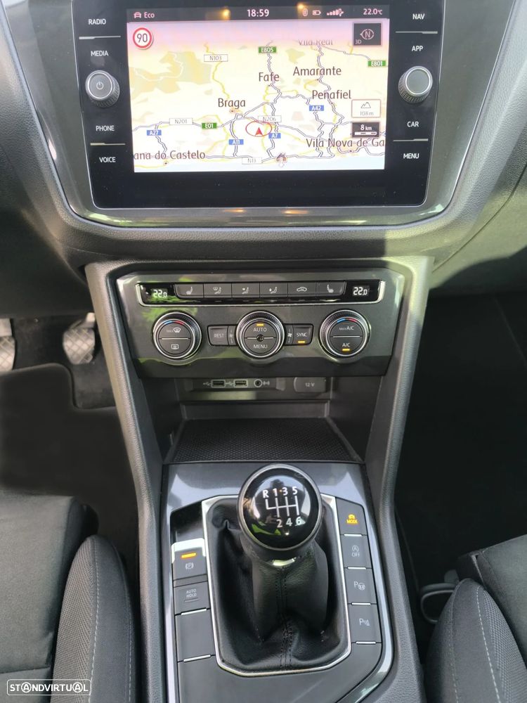 VW Tiguan 2.0 TDI R-Line - 11
