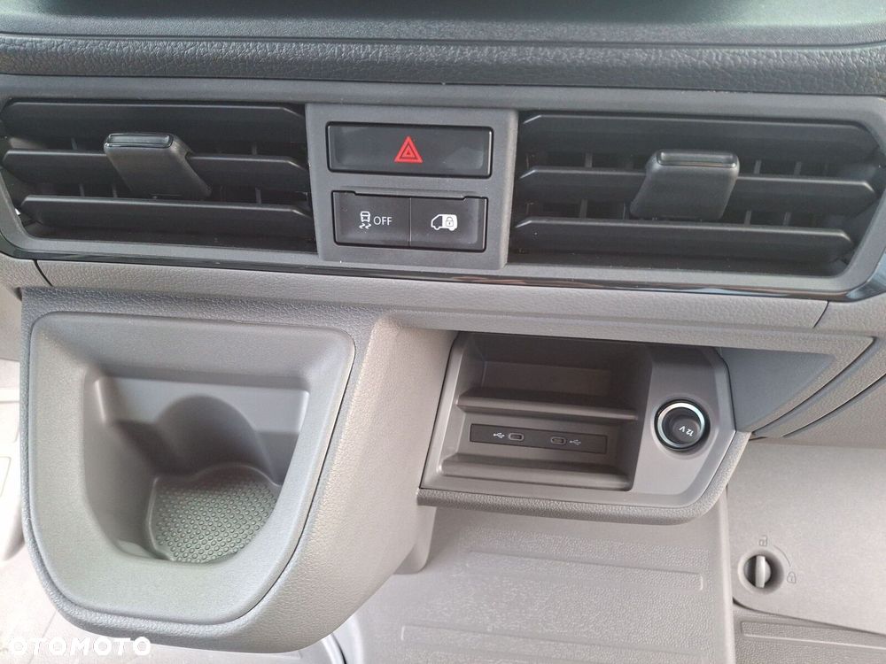 Volkswagen Crafter 35 furgon 177km Automat 3640 - 29