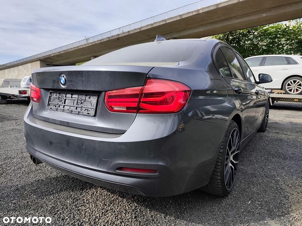 BMW Seria 3 330d xDrive Luxury Line - 24