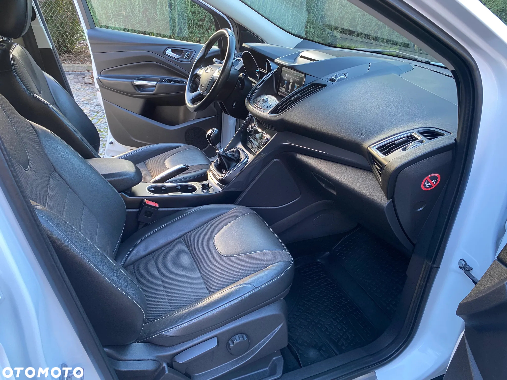 Ford Kuga 2.0 TDCi 2x4 Titanium - 17