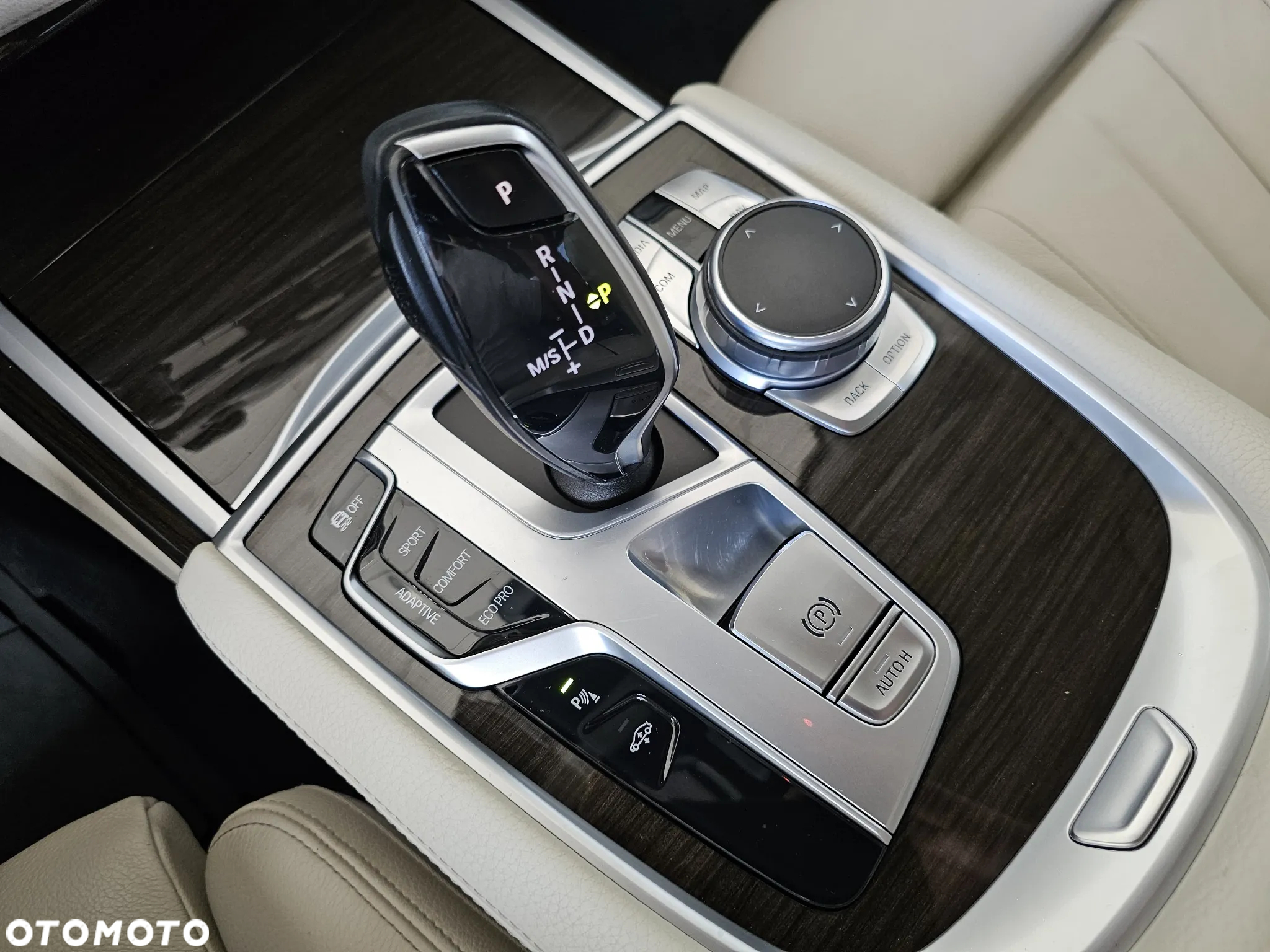 BMW Seria 7 730d xDrive - 32