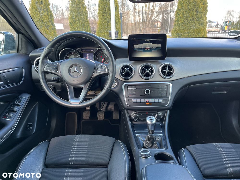 Mercedes-Benz GLA 180 UrbanStyle Edition - 17