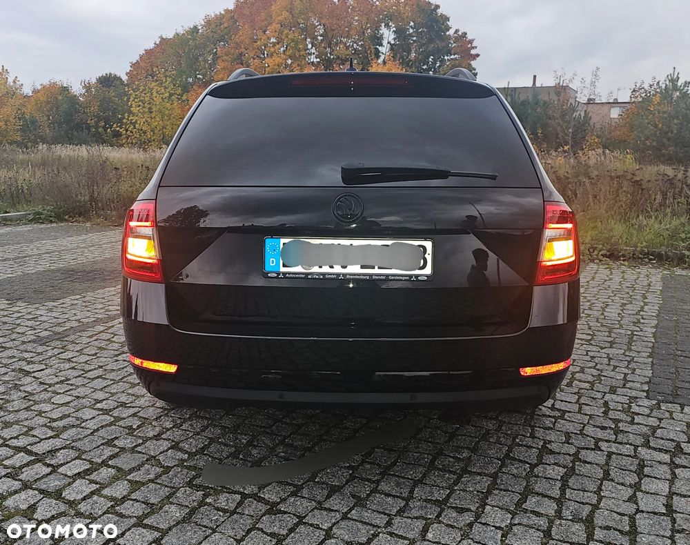 Skoda Octavia Combi 2.0 TDI DSG Edition - 7
