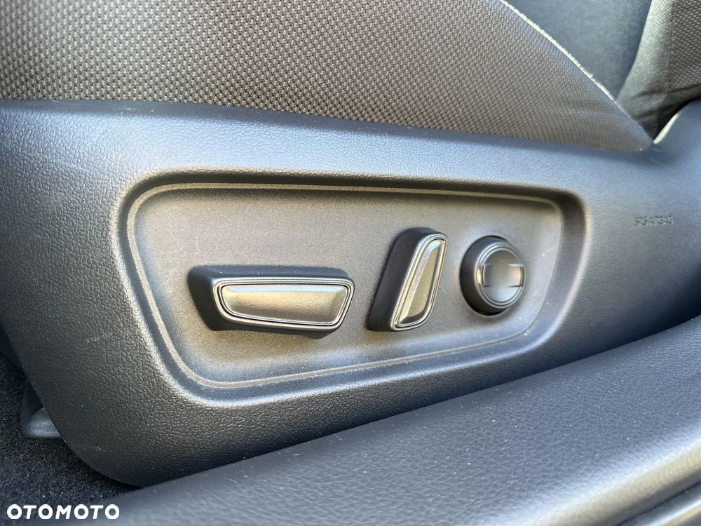 Toyota Camry 2.5 Hybrid Dynamic Force Comfort e-CVT - 26