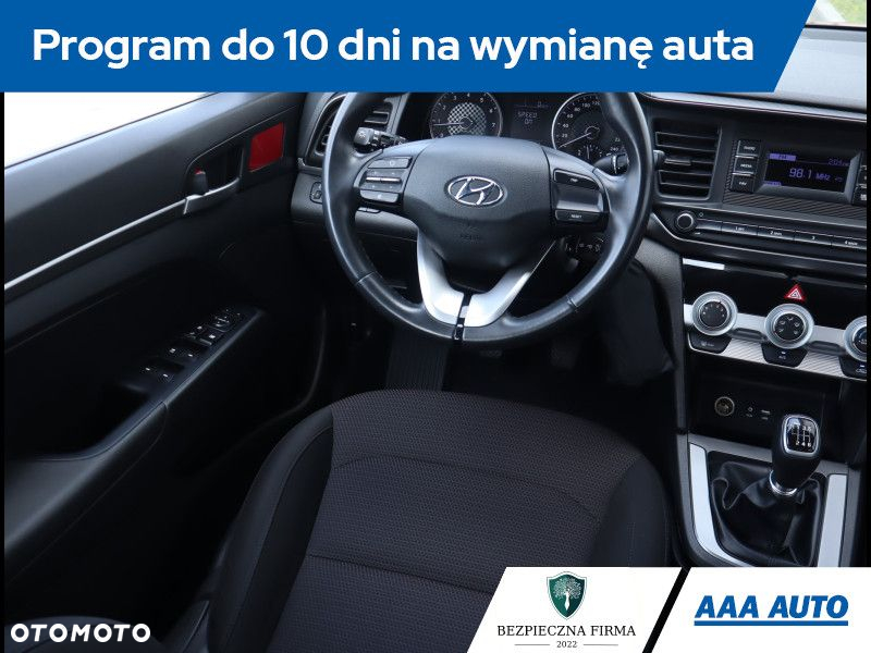 Hyundai Elantra - 8