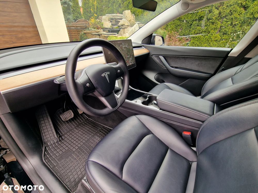 Tesla Model Y Long Range AWD - 7