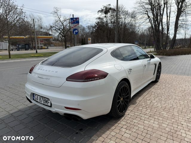 Porsche Panamera - 4