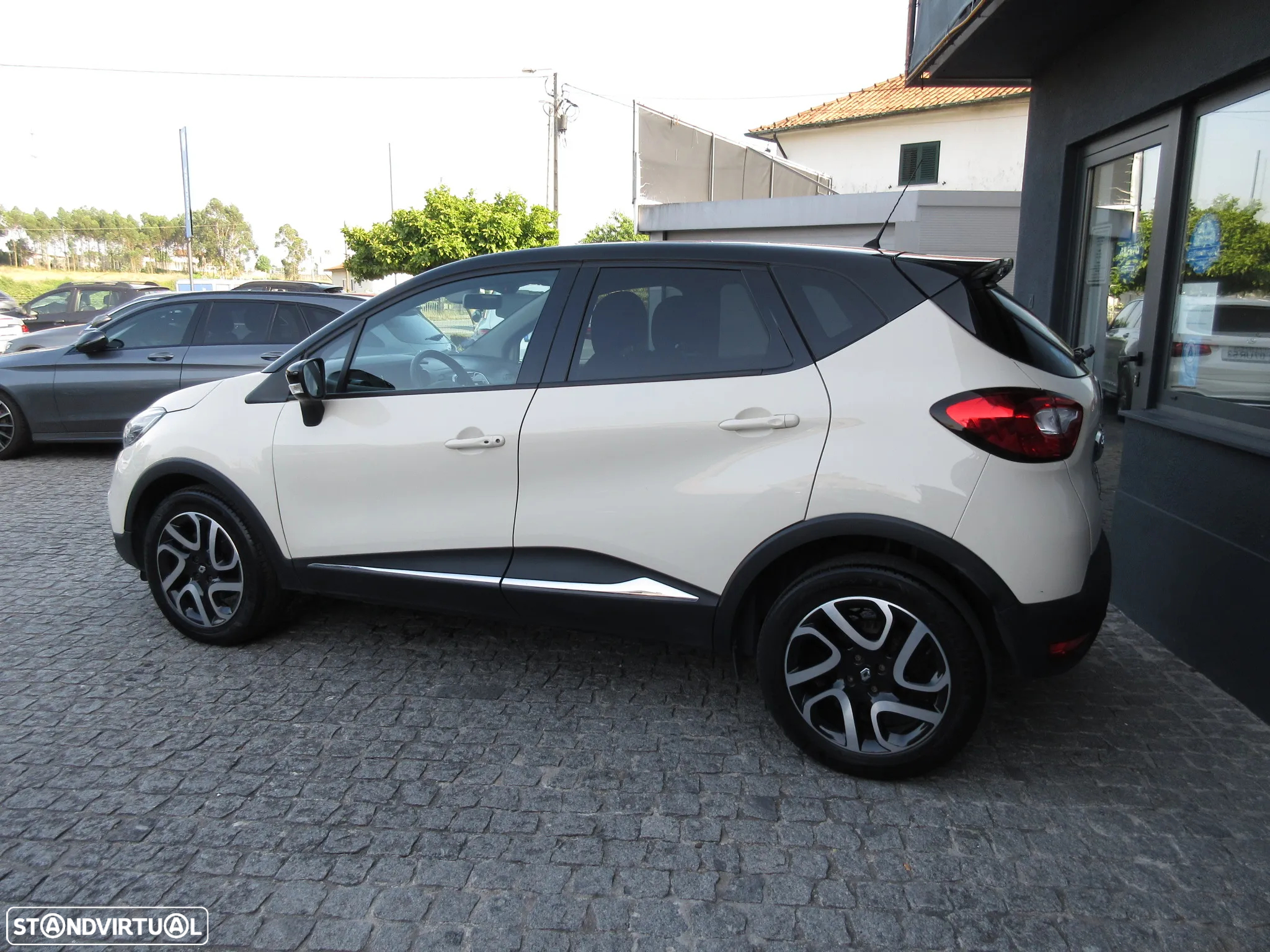 Renault Captur 1.2 TCe Exclusive EDC - 6