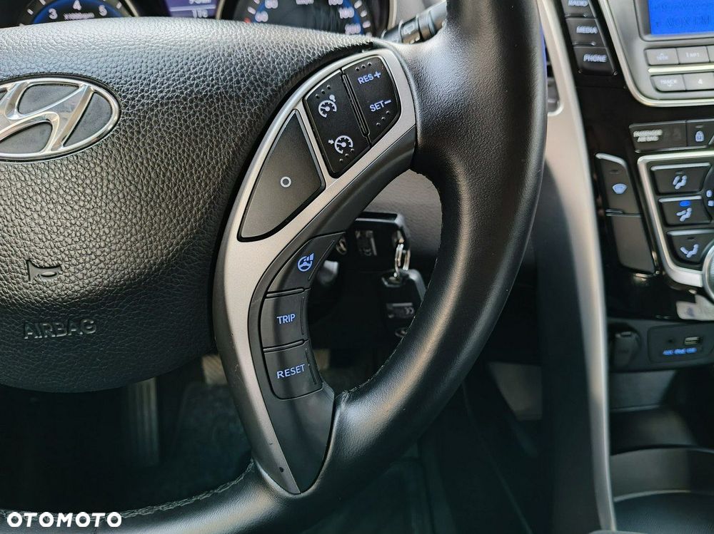 Hyundai i30 blue Kombi 1.4 Passion - 18