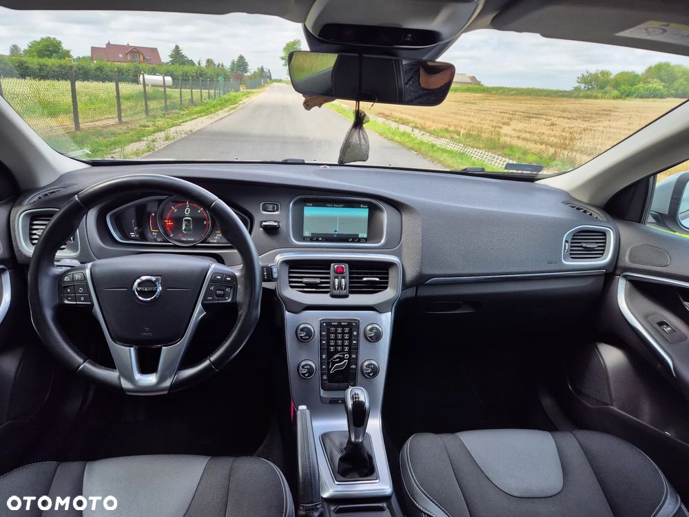 Volvo V40 D3 Momentum - 8