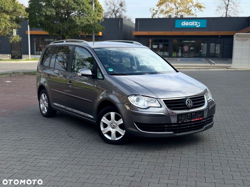 Volkswagen Touran - 1