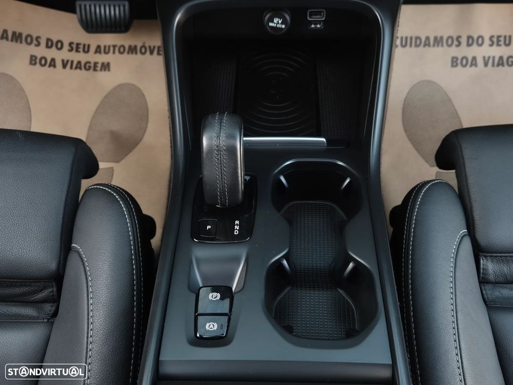 Volvo XC 40 2.0 D4 Momentum Plus AWD - 42