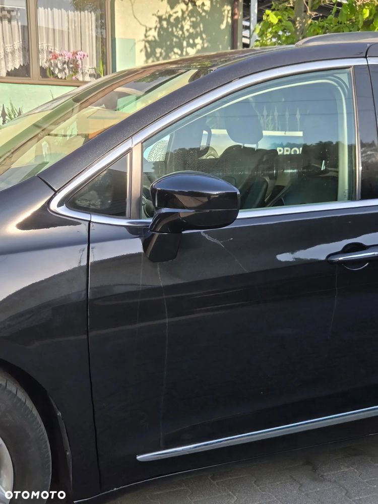 Chrysler Pacifica - 30