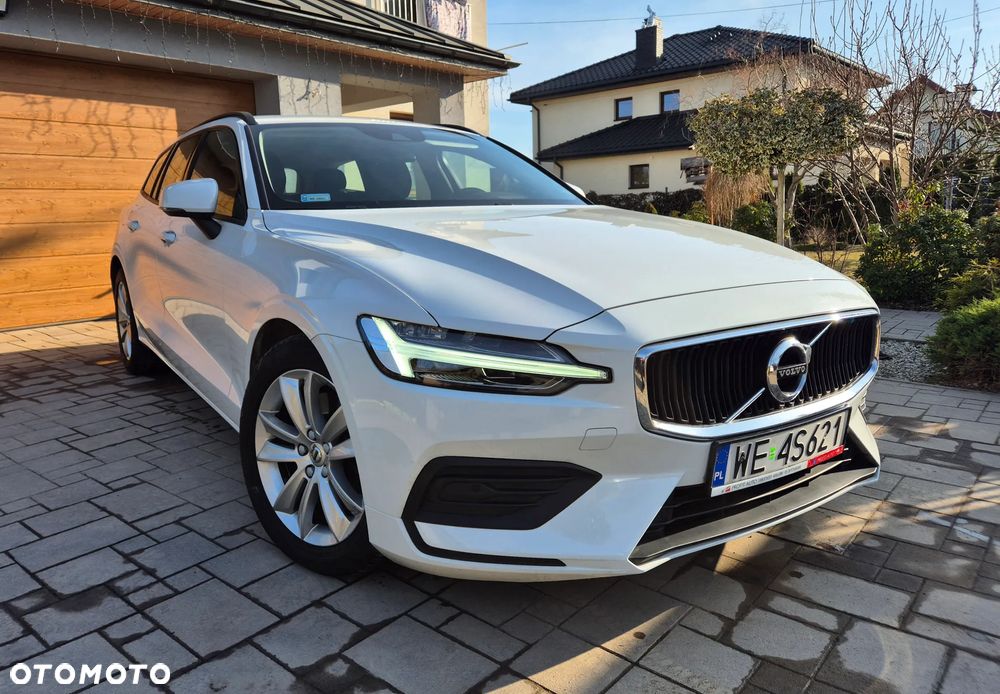 Volvo V60 B3 B Momentum - 1