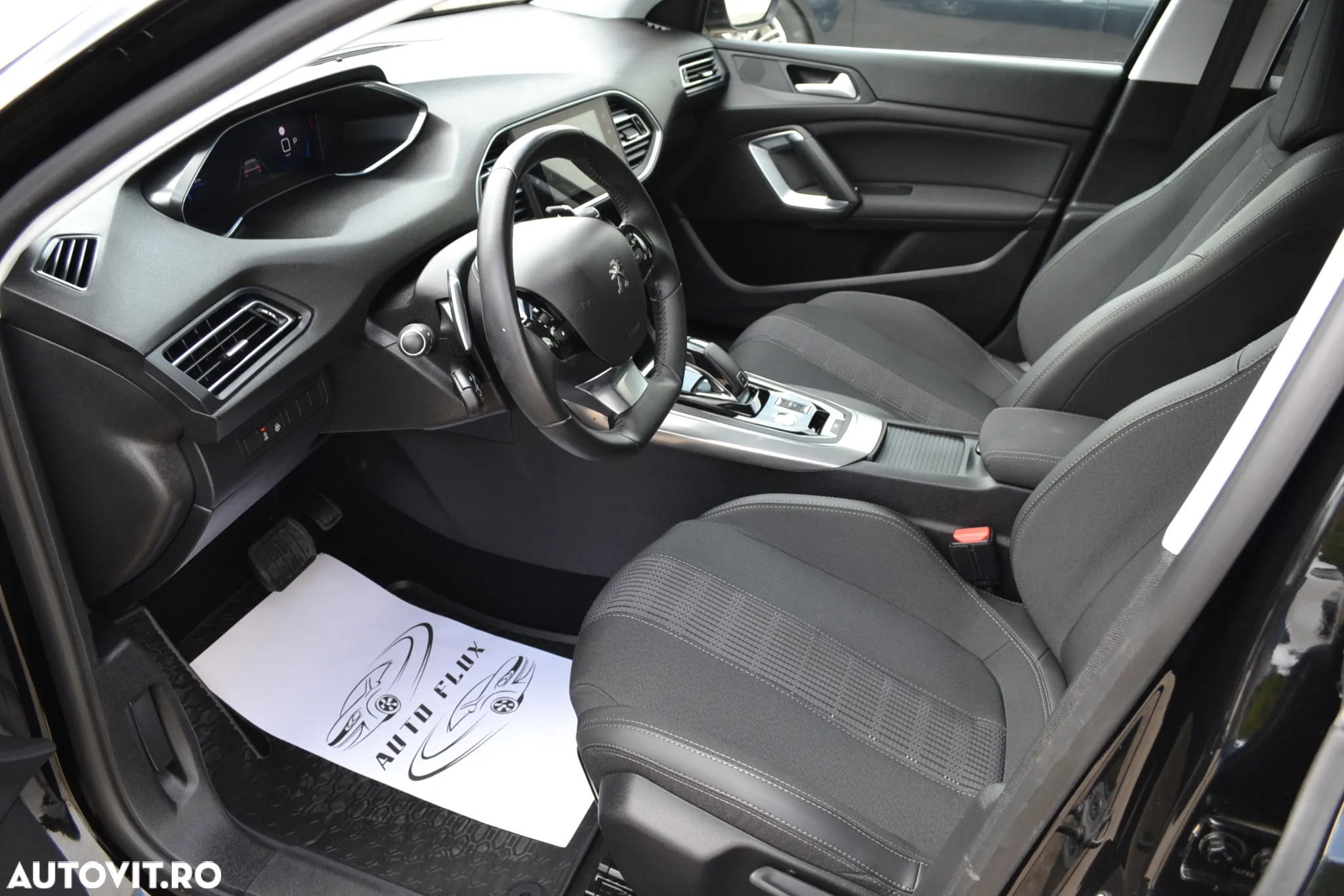 Peugeot 308 PureTech 130 EAT8 Allure - 8