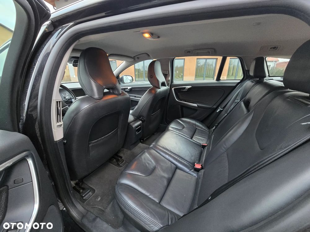 Volvo V60 D3 Geartronic Summum - 12