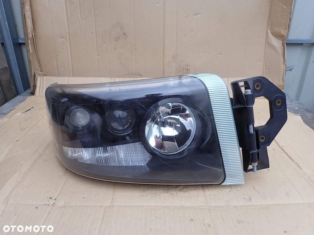 RENAULT PREMIUM DXI 2008 LAMPA PRAWY PRZÓD - 1
