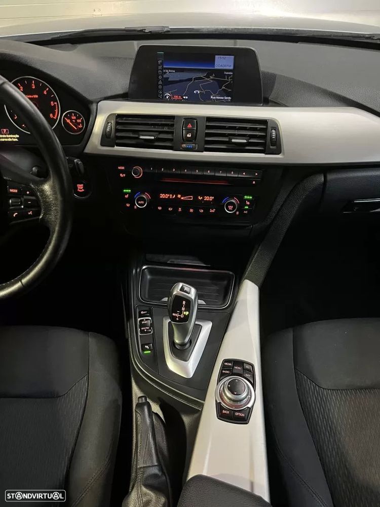 BMW 320 d Touring Auto Line Sport - 34
